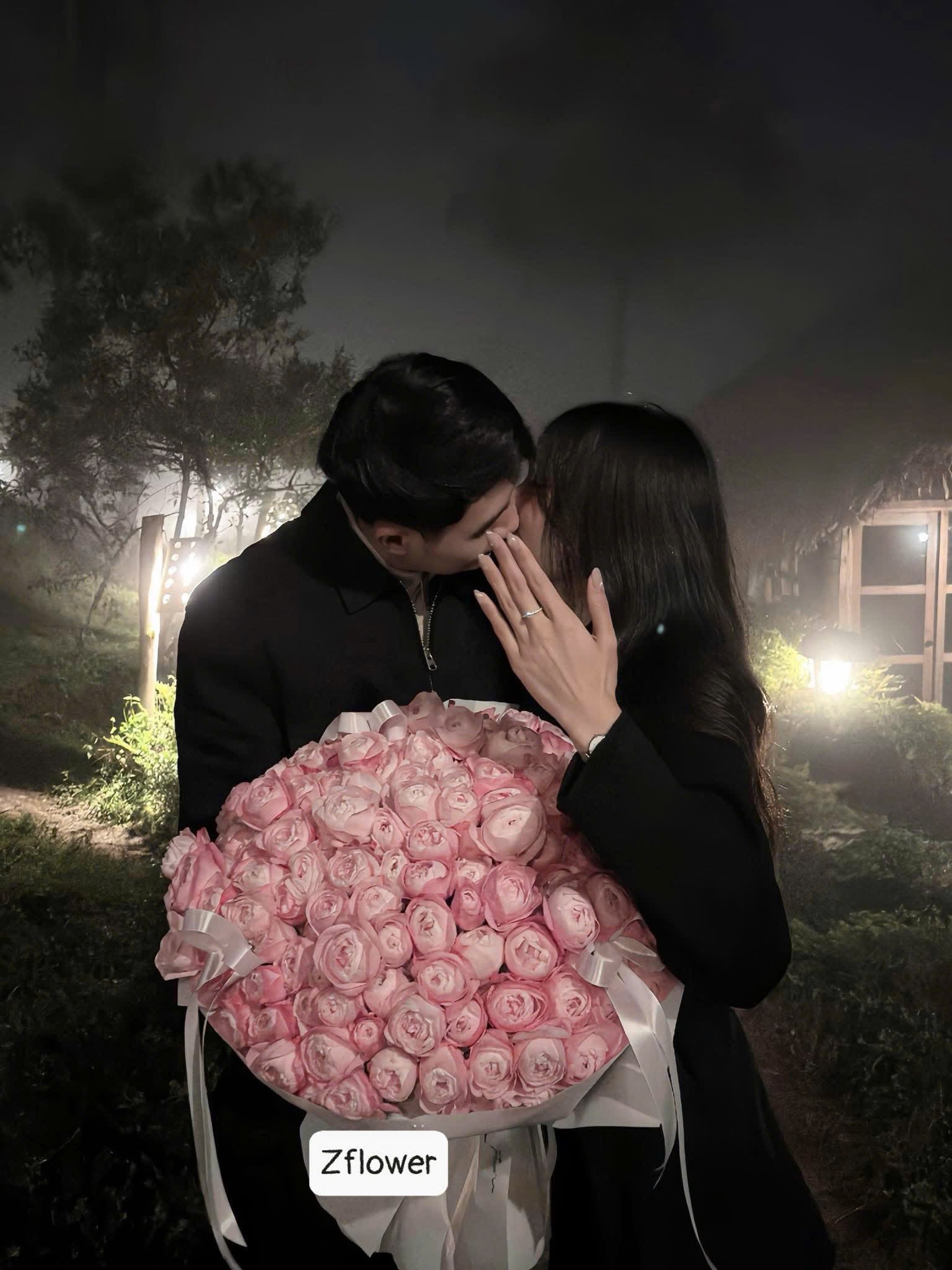 Zflower - khoảnh khắc trao hoa lãng mạn
